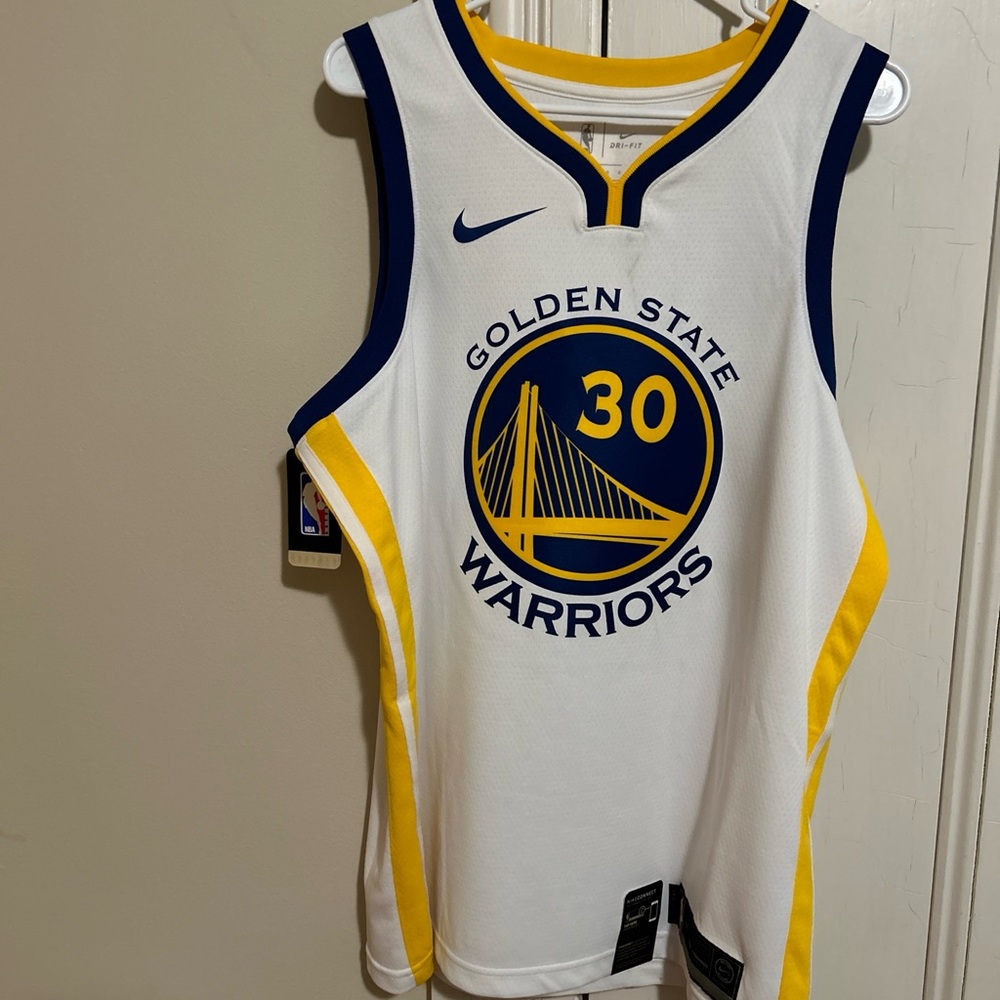 Stephen Curry Nike Jersey-Men’s size Large.